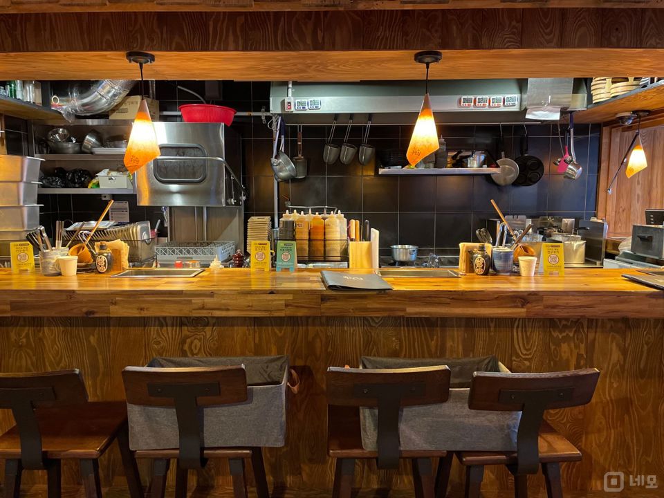 신사동 역세권, 깔끔한 인테리어 및 시설 요리주점 매물의 3번째 사진