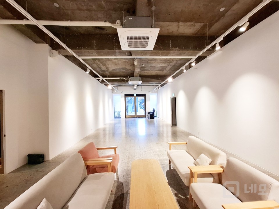 [홍대입구역 인근] 1층 대형 상가 — 갤러리·브랜드숍 최적 입지! 매물의 1번째 사진