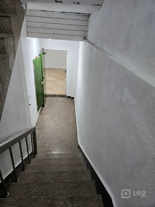 사당역 인접한 넓은 평수 지하 상가 매물의 5번째 사진