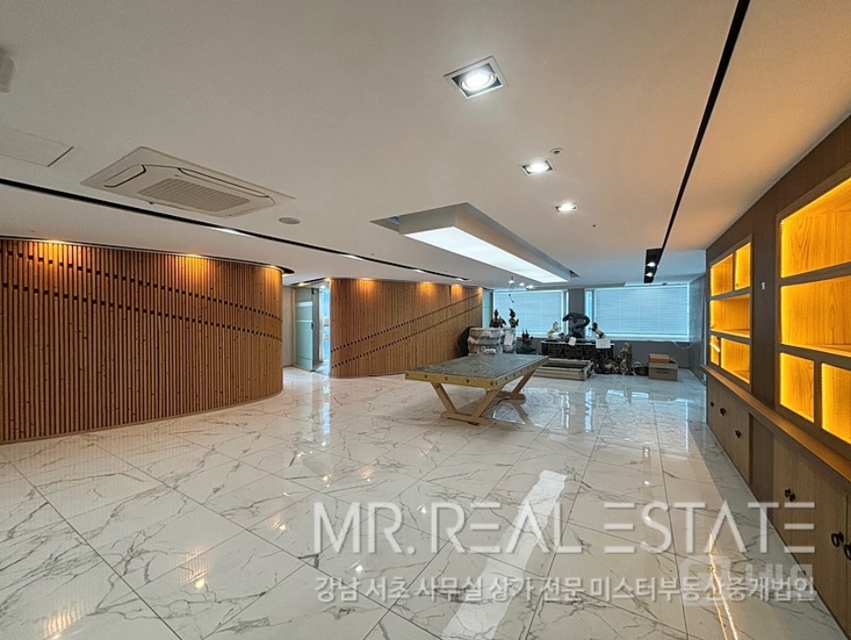 도산대로변건물.고층뷰.교통편우수.내외관컨디션ACE 매물의 1번째 사진