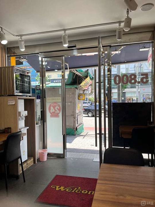 갈현동 번화가에 위치한 음식점 매물의 4번째 사진