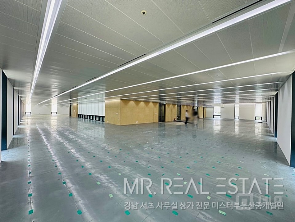 실사진 서초역1분 S급외부내부 자주식주차12대 랜드마크건물 매물의 8번째 사진