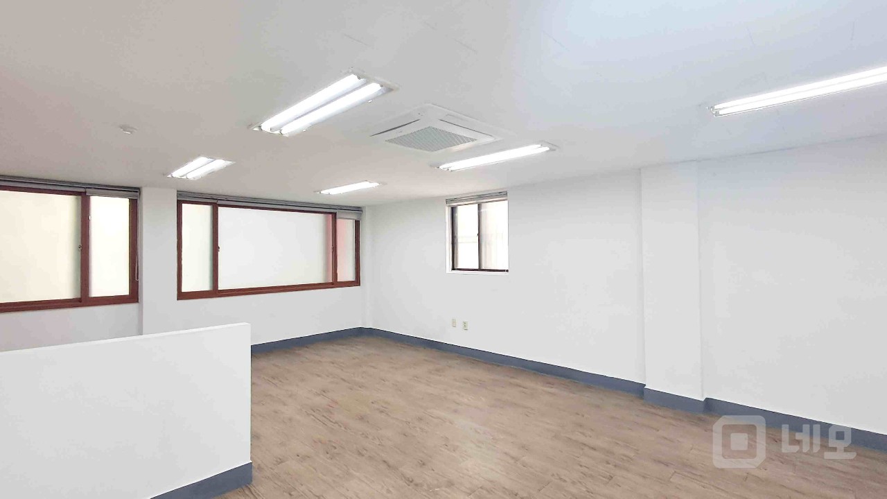 🏙️ [홍대입구역 인근] 합리적 임대료 & 주차 가능! 매물의 1번째 사진