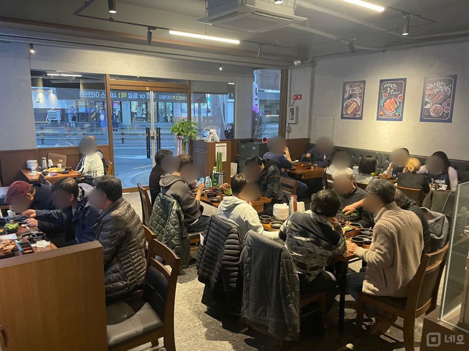 마포구 서교동 대로변 코너에 위치한 한식 매물 매물의 1번째 사진