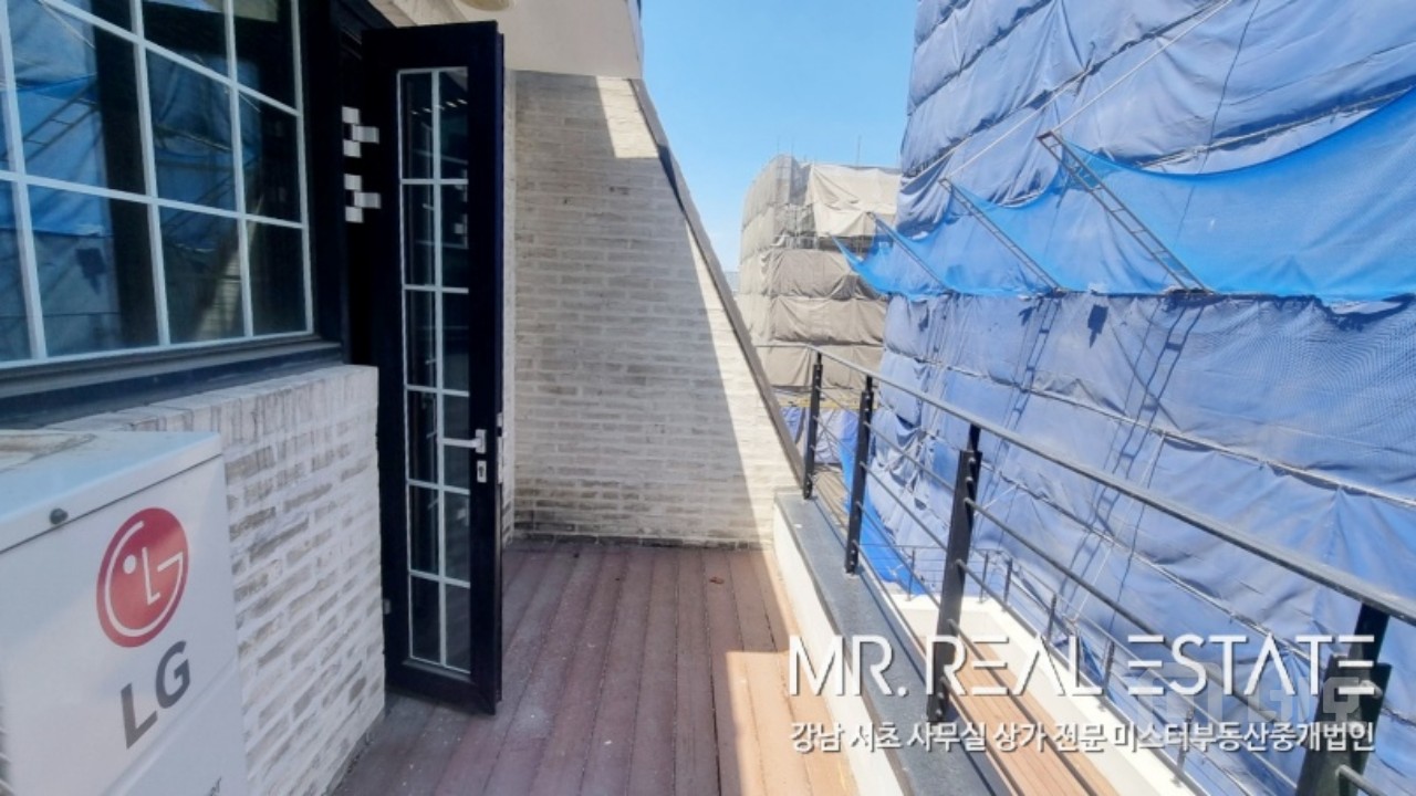 압구정역 인근.오픈형천장.내외관 인테리어 최상급. 매물의 11번째 사진