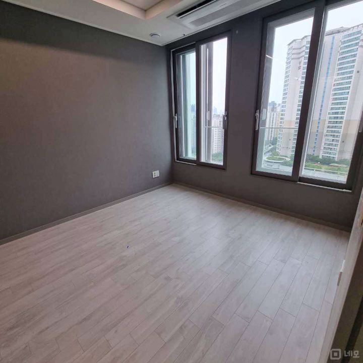 개방감 있고 가시성이 좋은 숭인동 신축공실 매물의 4번째 사진