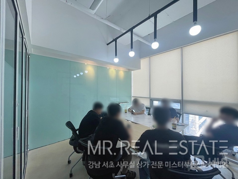 역삼역 2분.주차2대무료.채광우수.S급내외관컨디션 매물의 10번째 사진