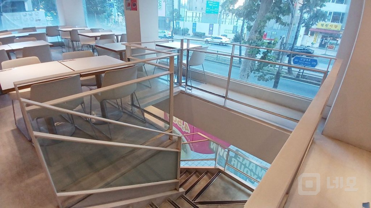 종각역 청계천인근 대로변 코너 1층+2층 가시성 좋은 상가 매물의 6번째 사진