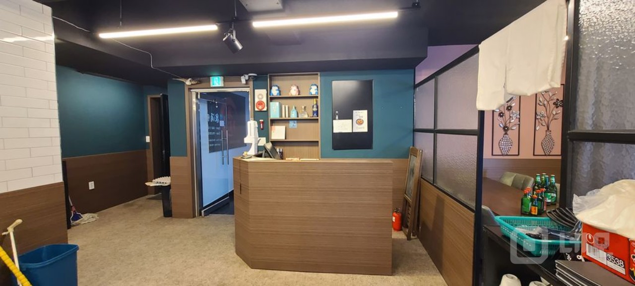 인테리어 깨끗한 실평45평 상가 임대 매물의 9번째 사진