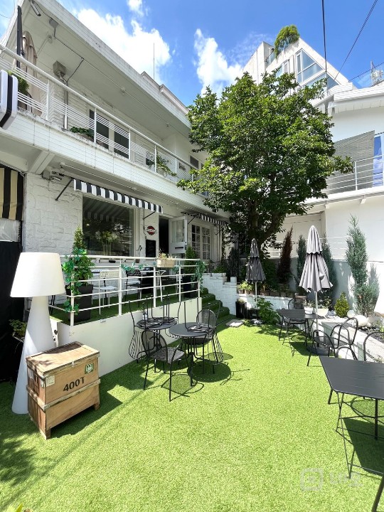 한남동 럭셔리 상권, 사운즈한남-마르지엘라 등, 멋진 주택형 근생 통임대 매물의 1번째 사진