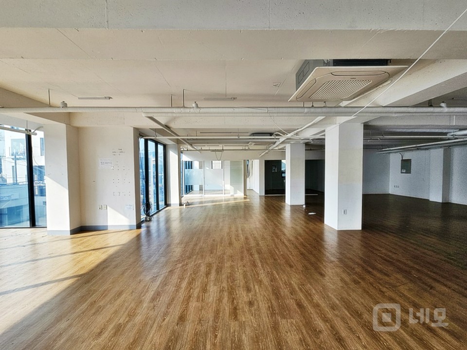 JS 연희동 가성비 끝내주는 대로변 채광좋은 사무실 매물의 7번째 사진