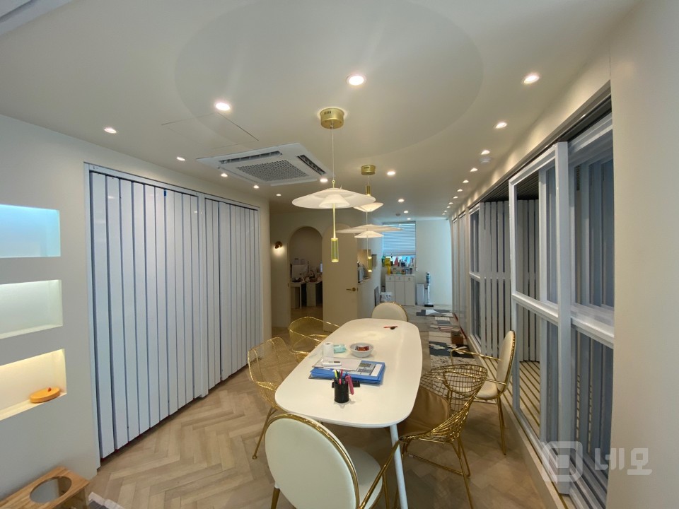 인테리어, 시설 완비 된 상가, 사무실, 3면 창으로 개방방 우수 매물의 8번째 사진