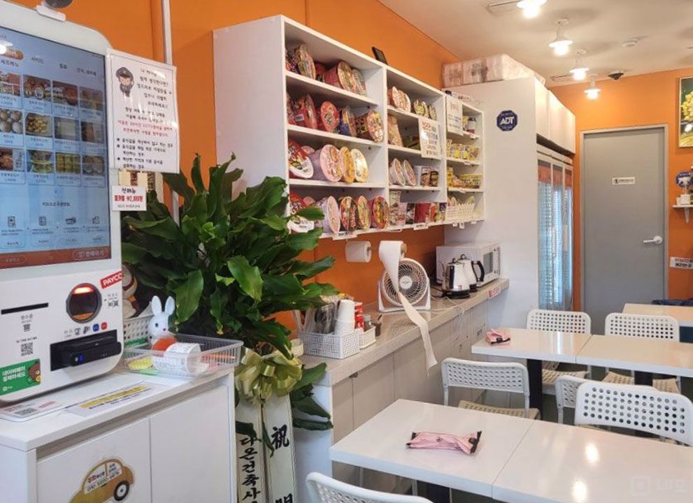 병점역 인근 대로변 위치, 가시성 우수한 1층 라면 무인판매점 매물의 2번째 사진