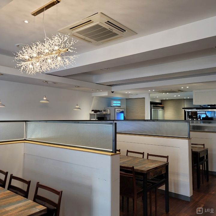 문정동 깔끔한 시설, 다양하게 이용 가능한 일식점 매물의 1번째 사진