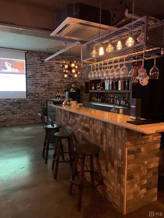 대로변 코너 상권, 주목도 높은 창전동 바 매물의 1번째 사진