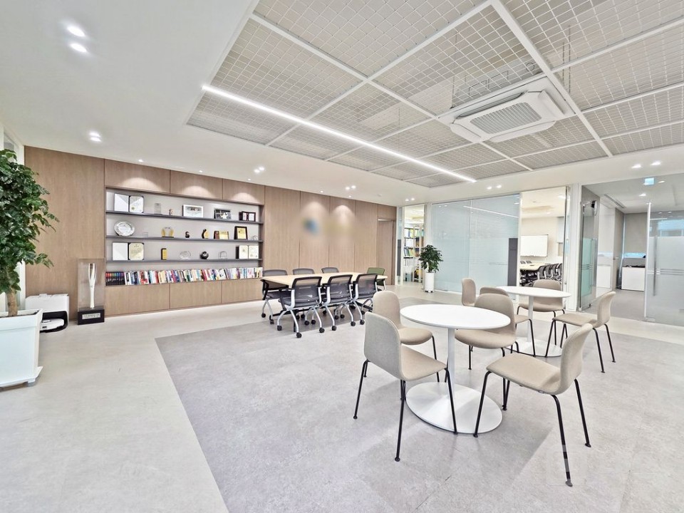 🟧 비현실적인 금액 강남 대로변 대형 오피스가 이 가격에?? 매물의 1번째 사진