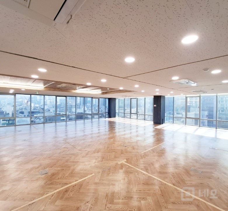 🏙️ 동교동 대형 사무실 임대 – 8층 전체 (276.51㎡) 매물의 3번째 사진
