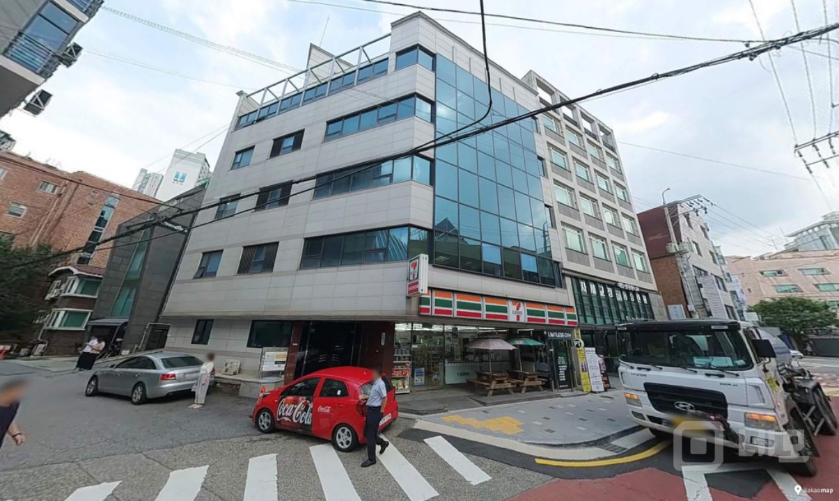 역삼동 화이트톤 깔끔 인테리어 사무실 추천! 매물의 1번째 사진