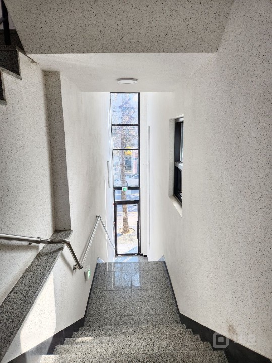 신축급 2층 공실사무실 내외관 깨끗합니다 빠른입주 가능합니다 매물의 8번째 사진