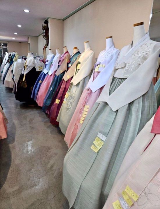 덕이동 도로변 위치, 인테리어 완비된 2층 한복대여샵 임대 매물의 3번째 사진