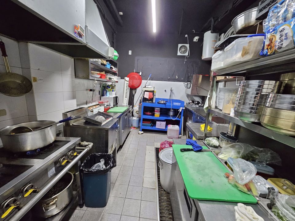 번화가 상권, 압구정 로데오거리 상권 1층 음식점 매물의 5번째 사진