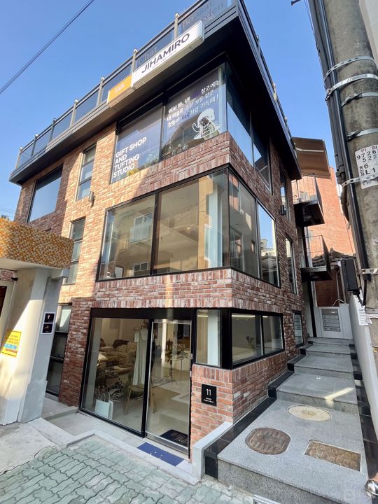 주목도 높은 1층 역세권 연남동 사무실 매물의 1번째 사진