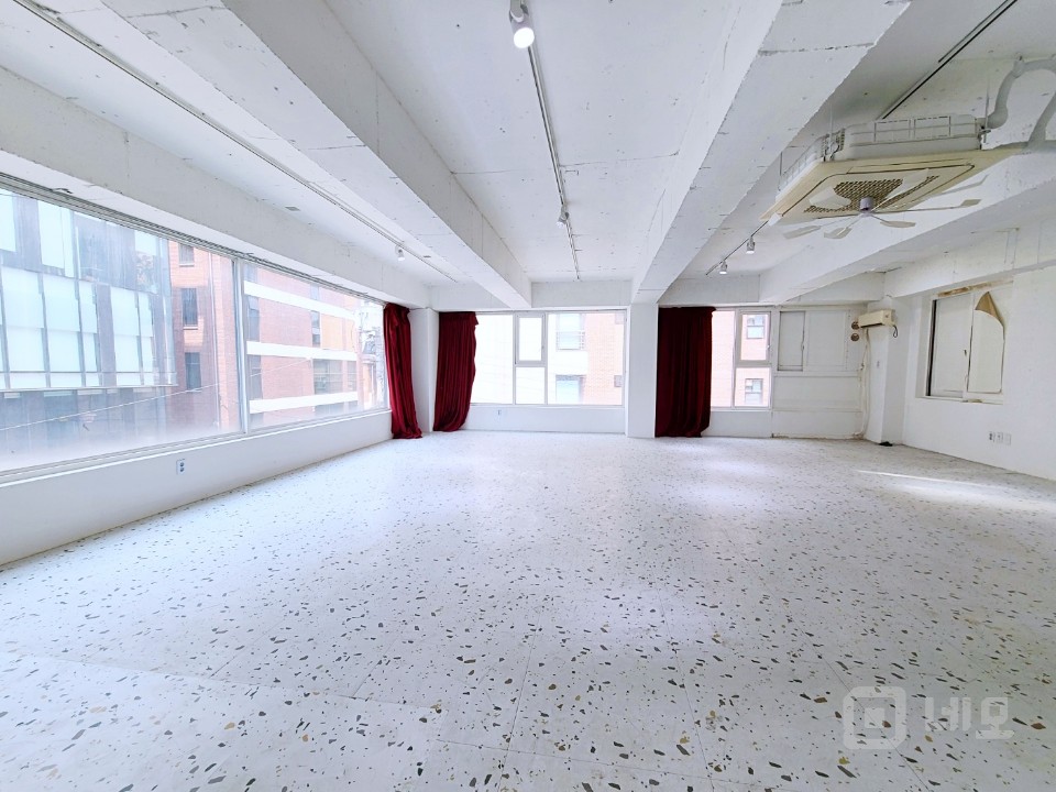 초역세권, 엘베 有, 화이트톤 인테리어, 내부화장실 매물의 3번째 사진