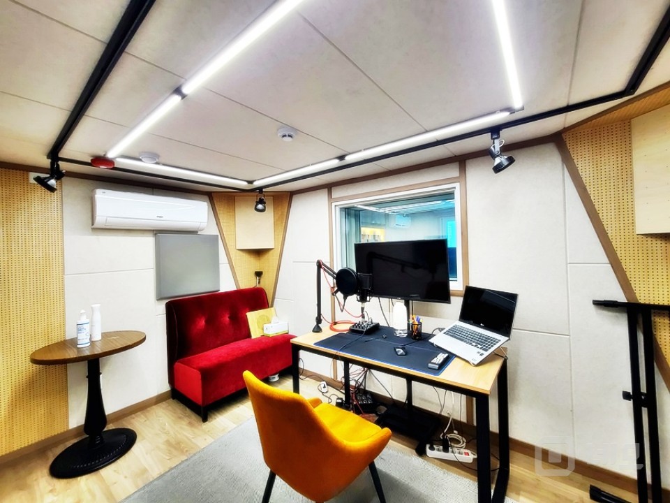 JS 지정 주차 2대 방음시설 완비 녹음실 임대 매물의 8번째 사진