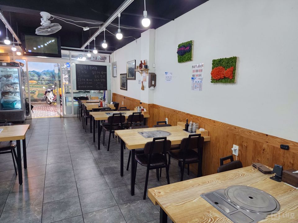 유동인구 많은 시흥동 해산물 전문점 매물의 1번째 사진