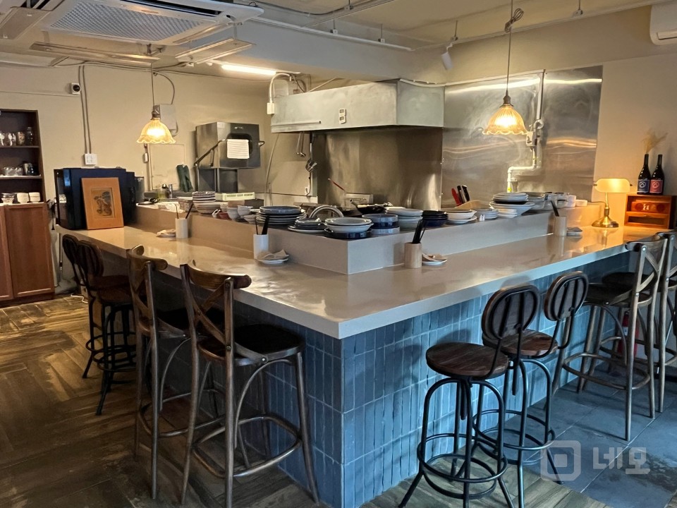 2000/150월세 (의자테이블,주방기물,전체양도)입니다 매물의 2번째 사진