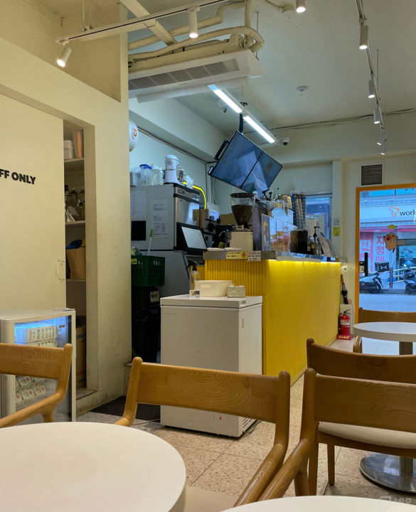 논현동 논현역 역세권, SNS 감성 인테리어, 매출 좋은 카페 매물의 3번째 사진