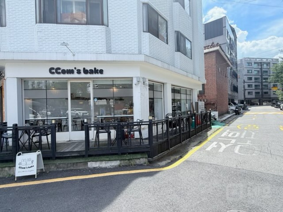 공원, 학교, 아파트 단지 등 유동인구 많은 카페 매물의 6번째 사진