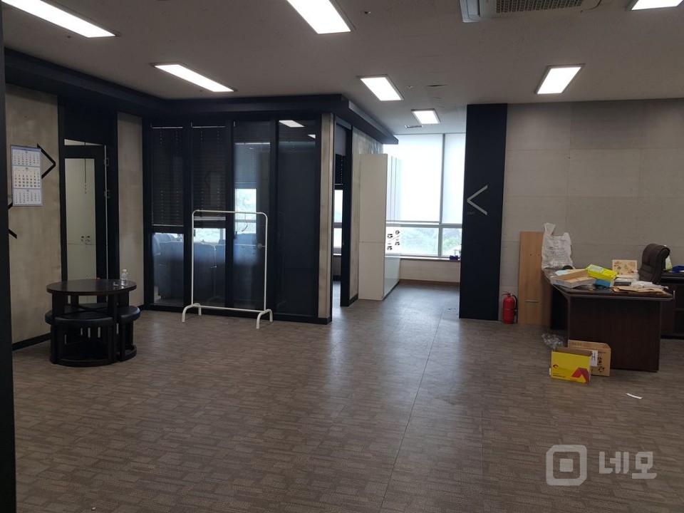 냉난방기옵션풀옵션사무실인테리어작살집기사용가능몸만들어가면되는삼실법인강추 매물의 2번째 사진
