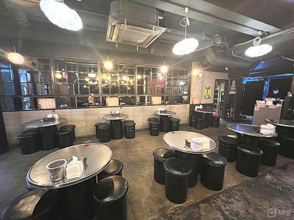 동선동 번화가에 위치한 정육 식당 매물의 6번째 사진