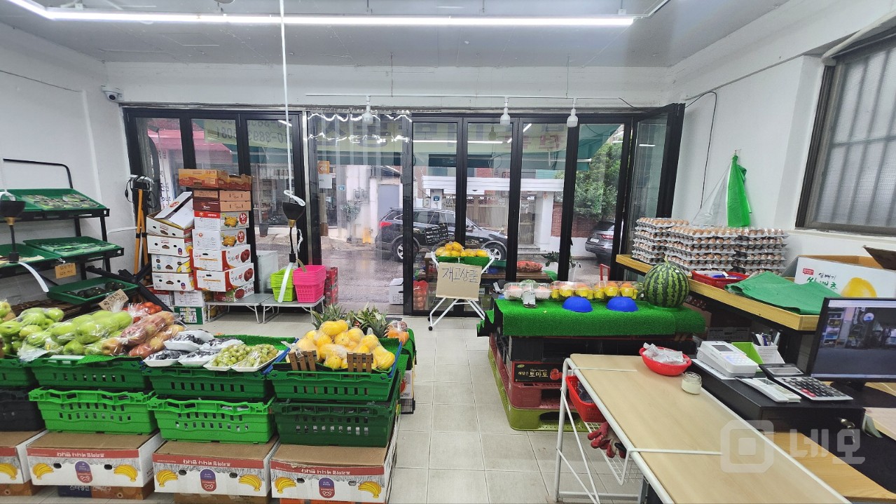 연남동 경성고 인근 빌라 모여있는 주거지역 넓은 1층 상가 매물의 1번째 사진