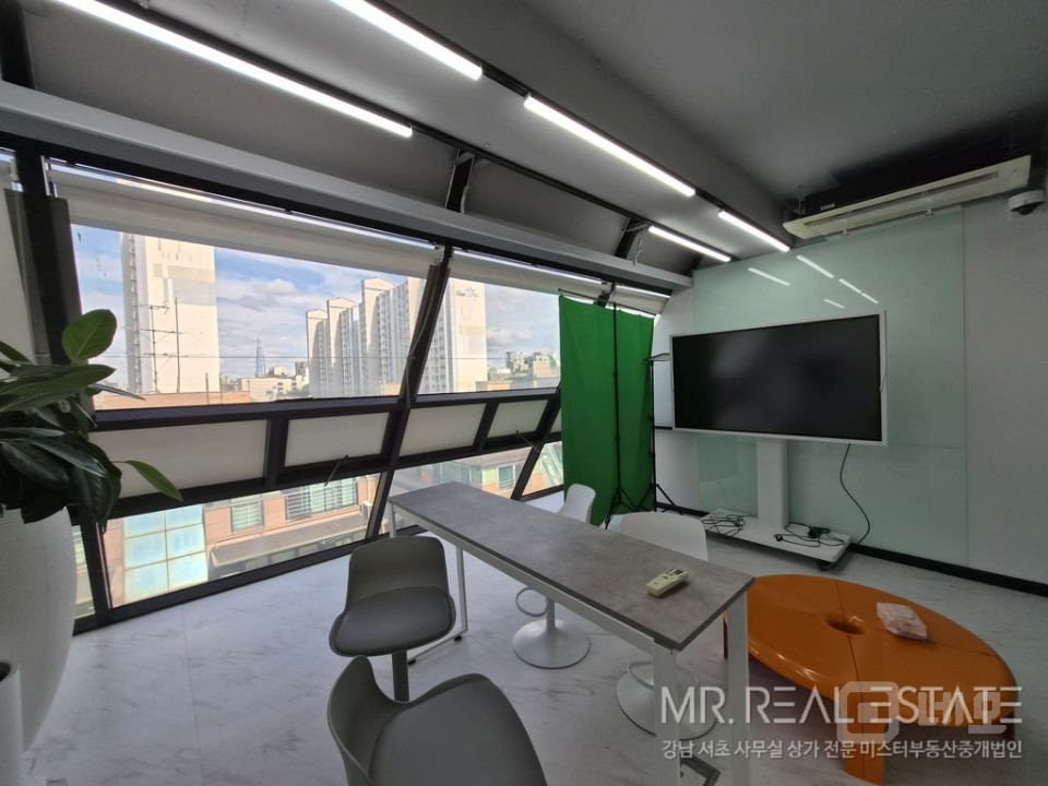 ★인테리어최상SS급.평수대비가성비甲.자주식주차.빠른계약예상★ 매물의 2번째 사진