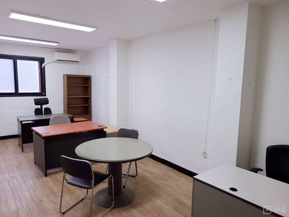 영등포동 복합상권에 위치한 공실 매물의 2번째 사진