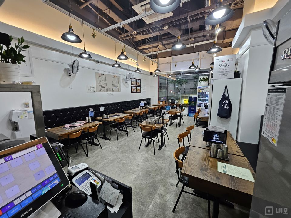 강남역 1번 출구 도보 1분, 주차 가능 1층 상가 임대 매물의 4번째 사진