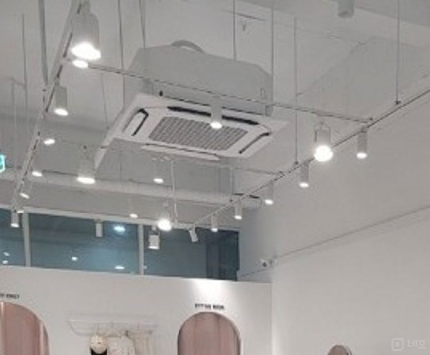 시설 집기 포함, 인테리어 완비된 역동 무인옷가게 매물의 4번째 사진