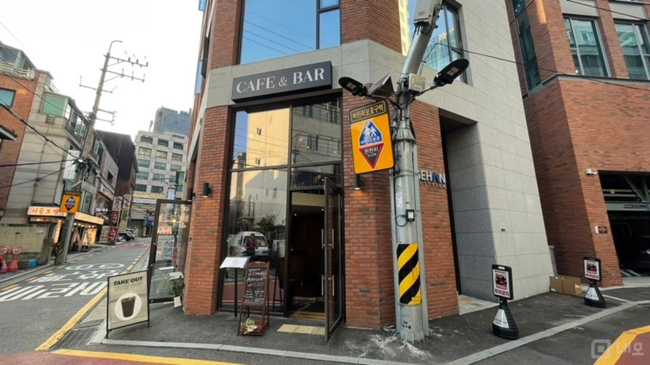 양재동 양재역 역세권, SNS 핫플레이스, 복층 공간 활용 가능한 카페 매물의 8번째 사진