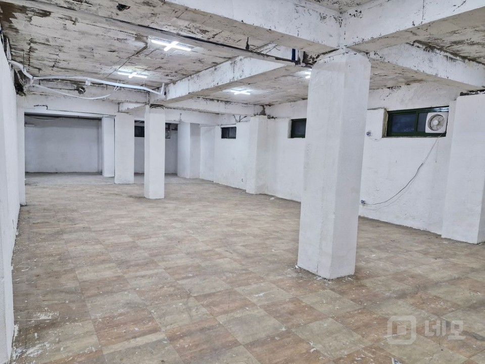 사당역 인접한 넓은 평수 지하 상가 매물의 2번째 사진