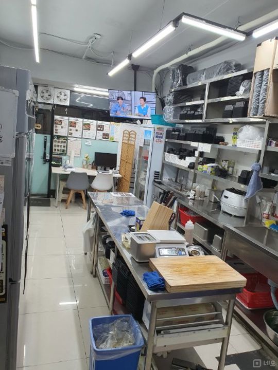 깔끔한시설 접근성 좋은 명일동 포장/배달 전문점 매물의 3번째 사진
