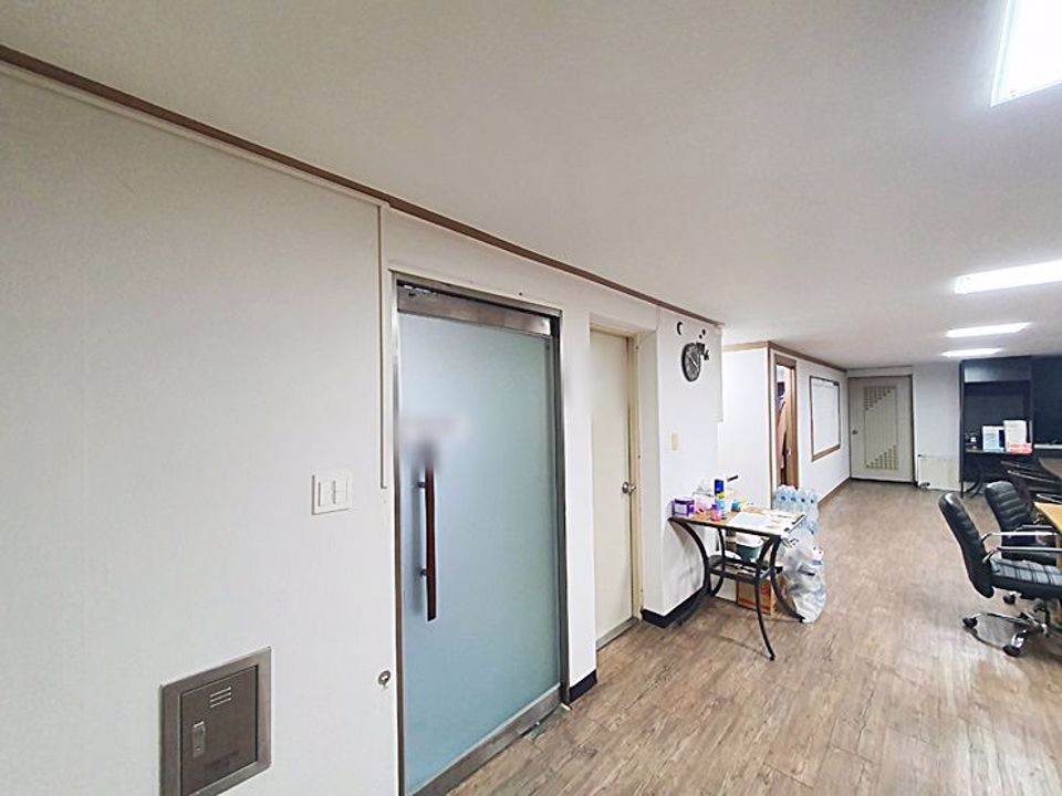 ♣ 합정역 도보5분 36평! 위치좋고 내부깔끔한 가성비 최고사무실!! 매물의 6번째 사진