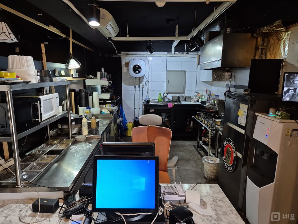 중동 코너 자리에 위치한 음식점 매물의 3번째 사진