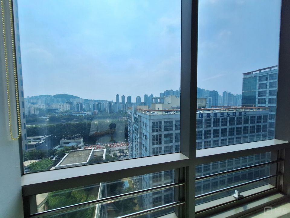 전용26 룸1 깔끔한 인테리어 대형지식산업센터 매물의 1번째 사진
