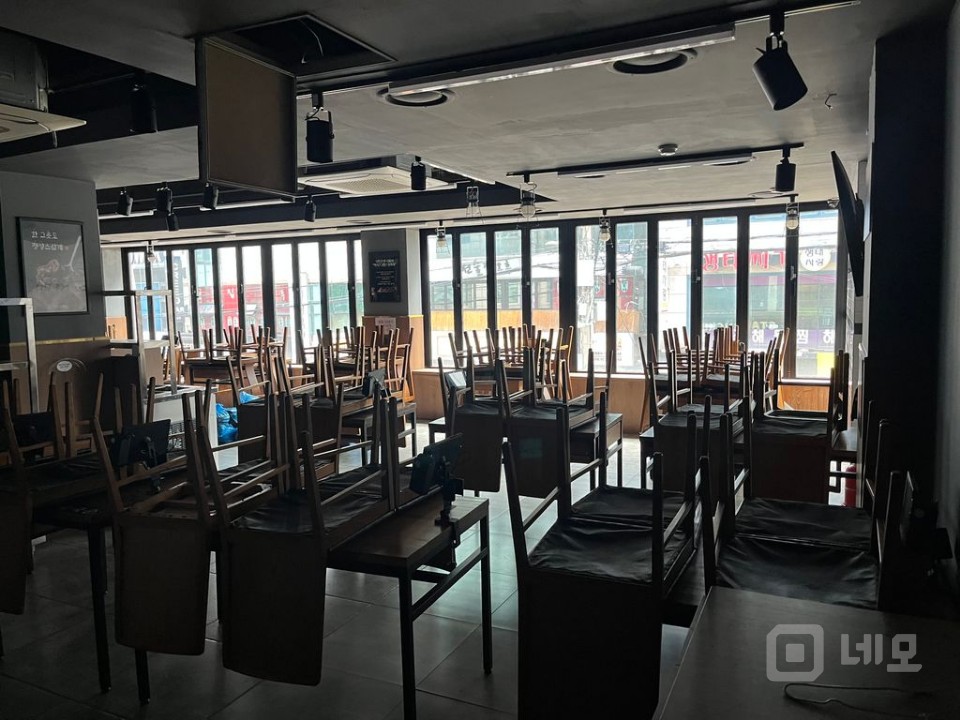 👉 선릉역 핵심 상권, 스타벅스 랜드마크 빌딩 2층! 매물의 1번째 사진