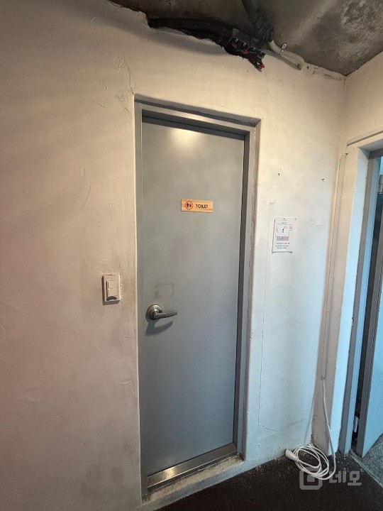 무권리 상수 로렌스길 엔틱 깔끔한 인테리어 완비된 2층 상가  매물의 11번째 사진