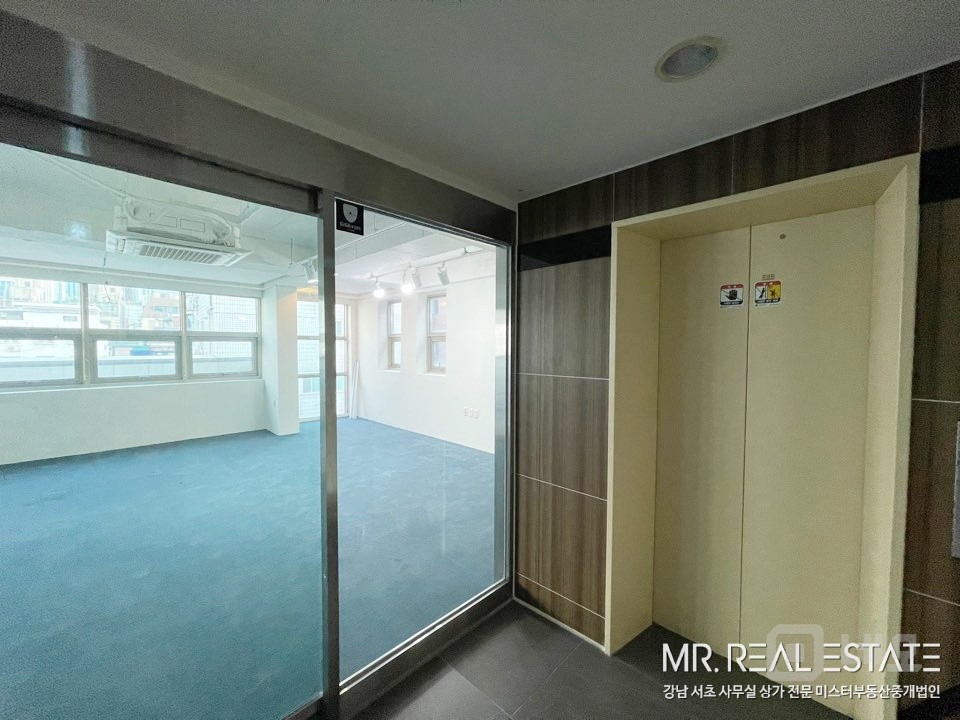 사진有.신사역 8번출구 인근.테라스有.접근성甲 매물의 1번째 사진