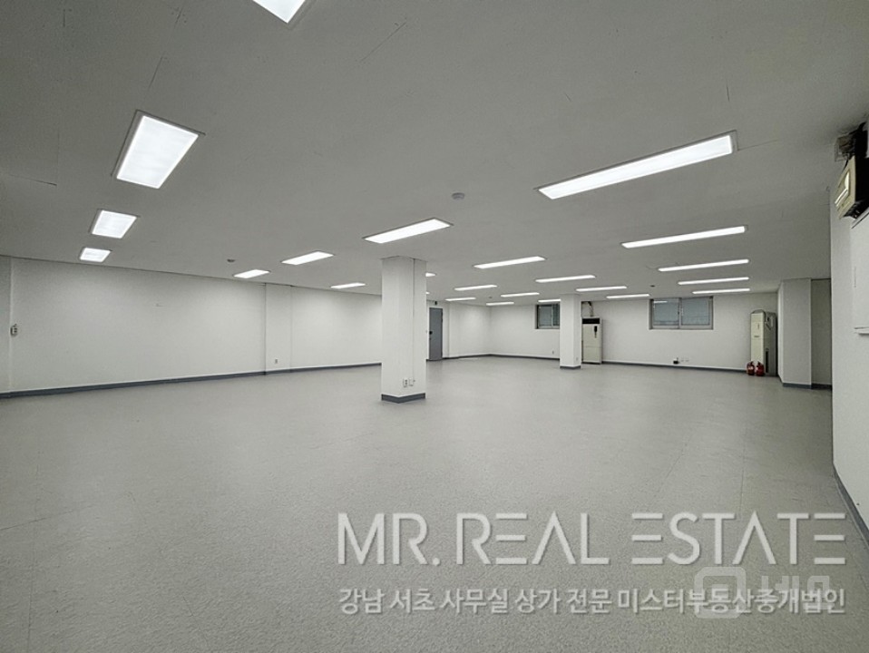 신사역도보4분.주차편리.화이트톤깔끔가성비ACE사무실 매물의 2번째 사진