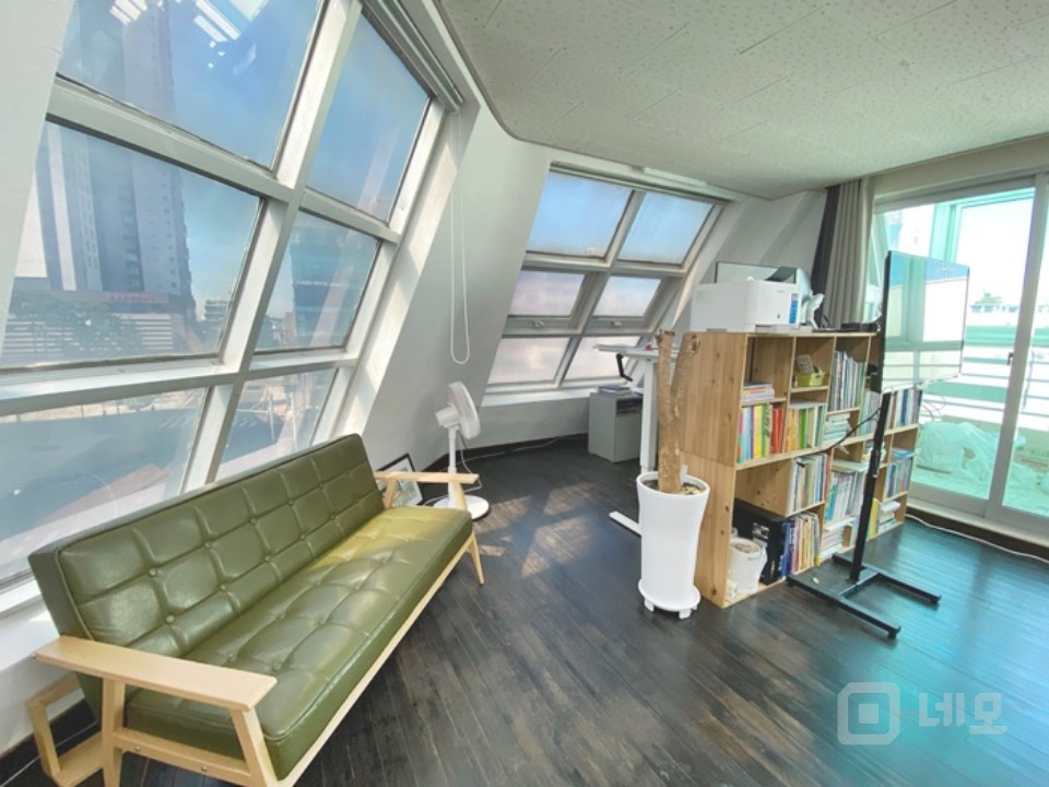 SY 무권리 메세나 폴리스 인근 가성비 좋은 유니크한 사무실 매물의 1번째 사진